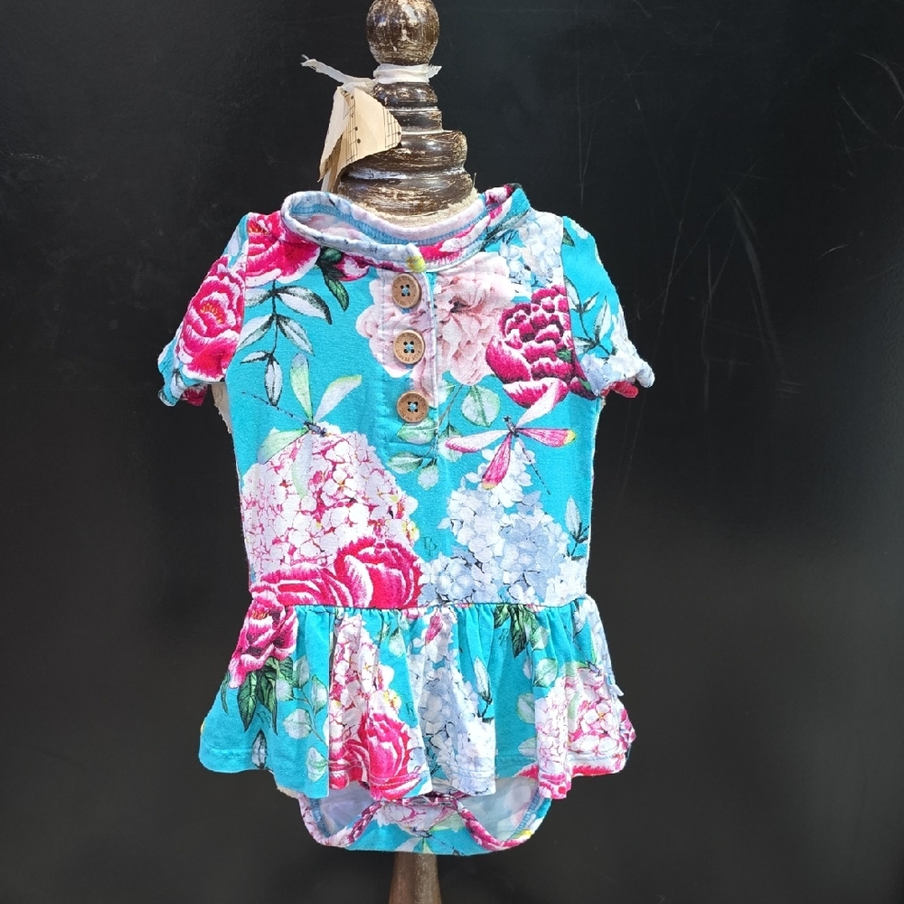POSH PEANUT Floral Baby Romper with Ruffle Hem. Gently Worn . 0-3 Months